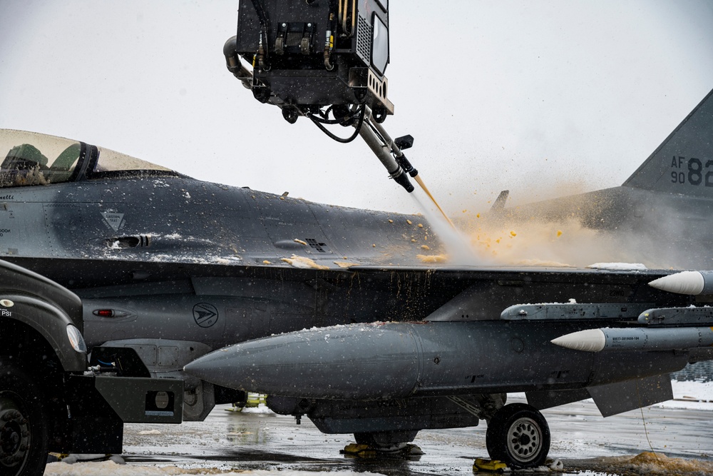 480th EFS snow operations at the 86th AB, Romania