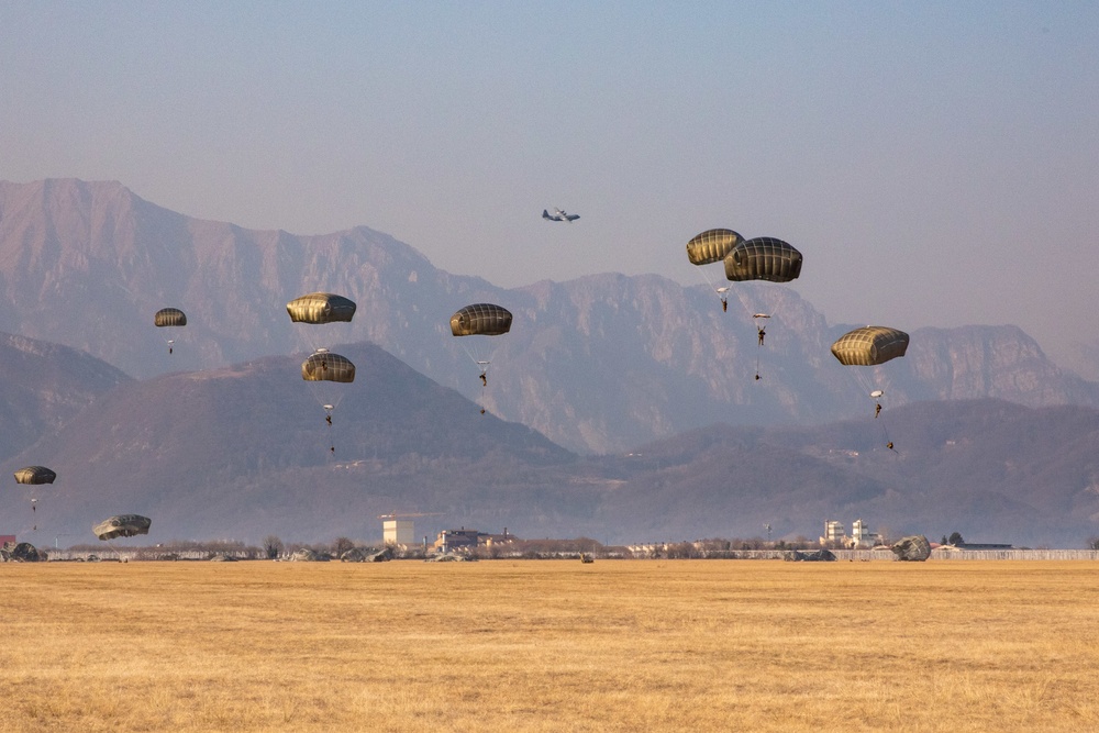 SkySoldiers conduct airborne operations in Italy