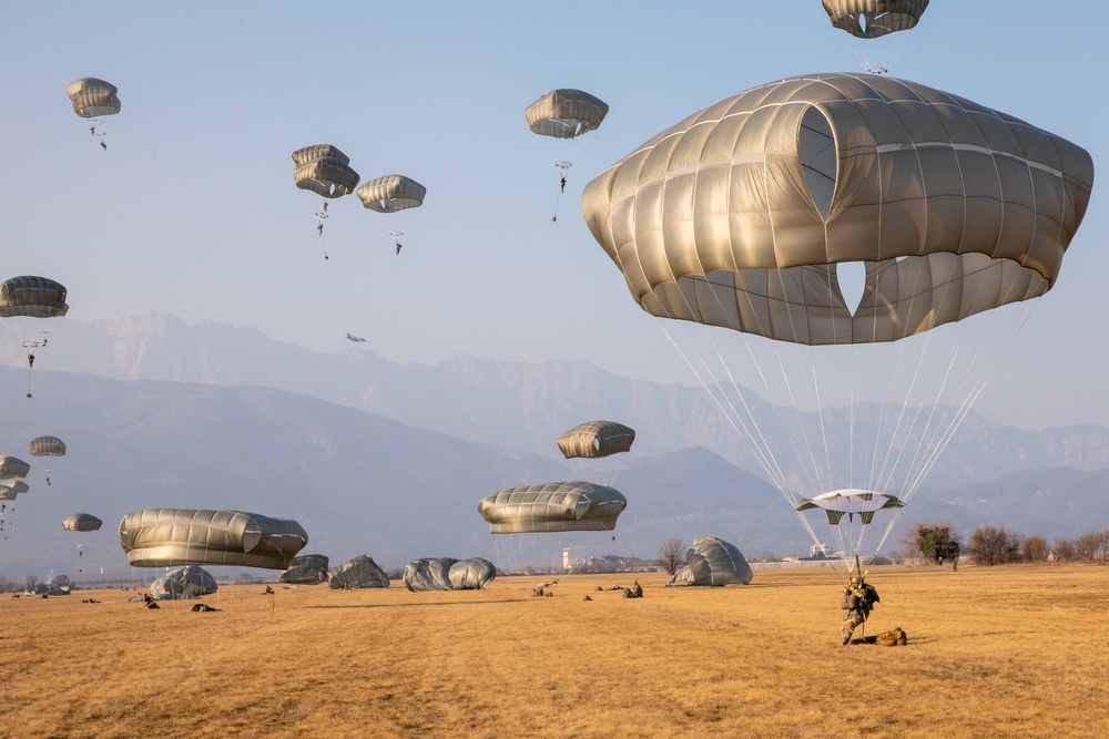 SkySoldiers conduct airborne operations in Italy