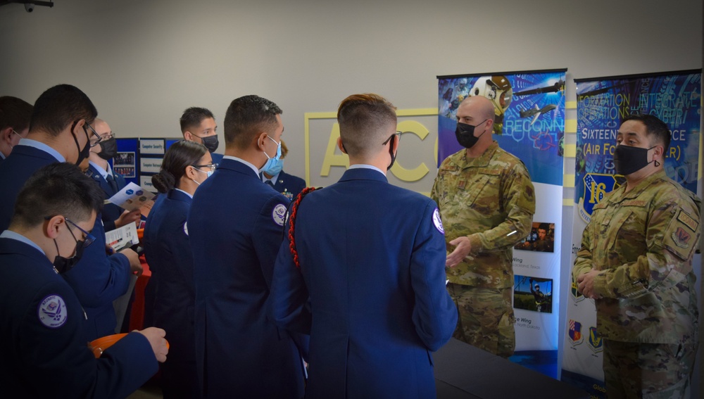 16th Air Force (AFCYBER) Airmen talk with students at the 2022 San Antonio Mayor’s Cyber Cup and College Fair
