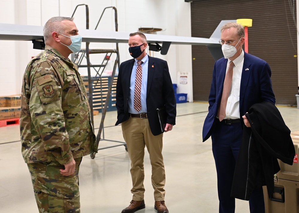 Syracuse University Chancellor Visits the 174th Attack Wing