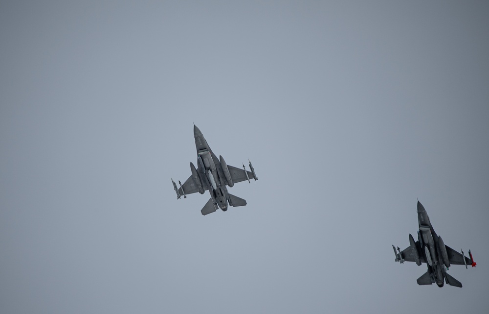 F-16s arrive at JBER for AE22