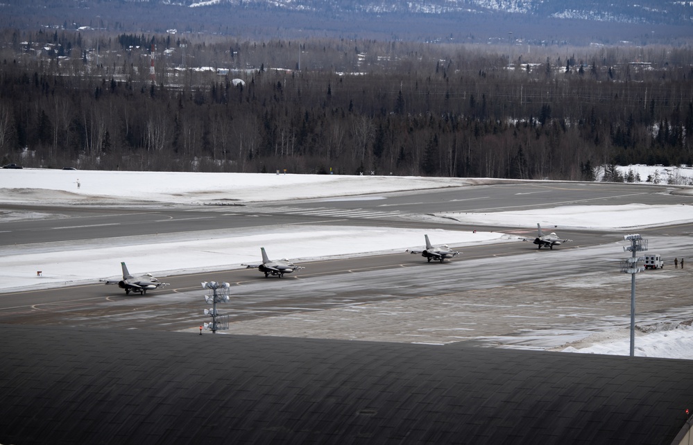 F-16s arrive to JBER for AE22