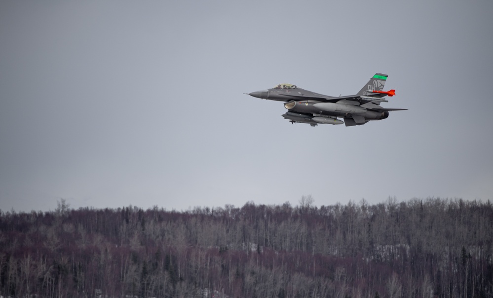 F-16s arrive to JBER for AE22