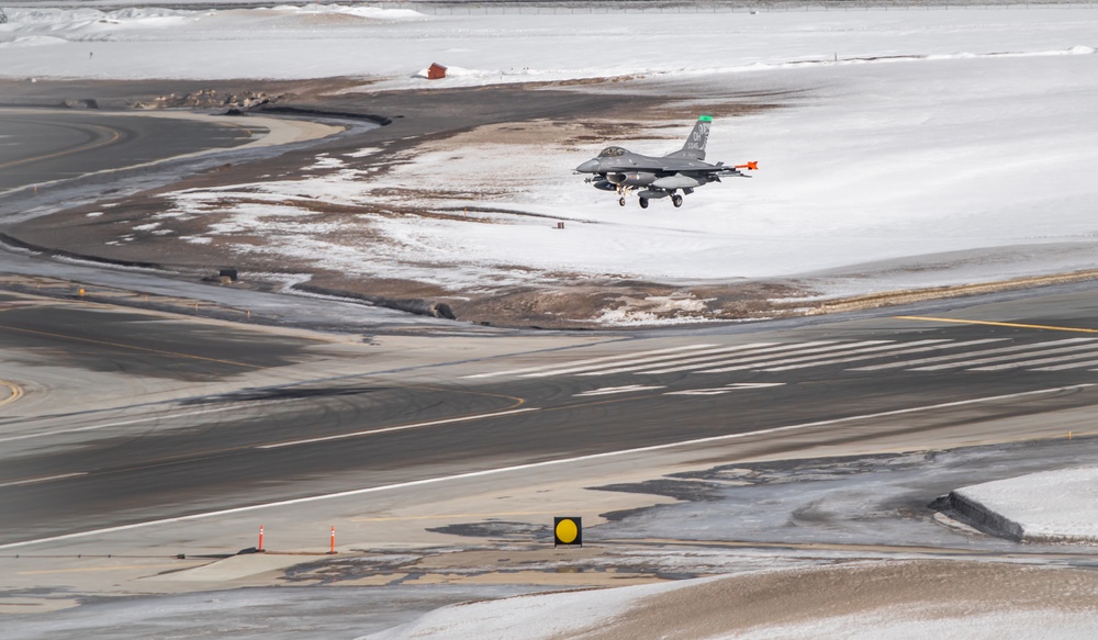 F-16s arrive to JBER for AE22