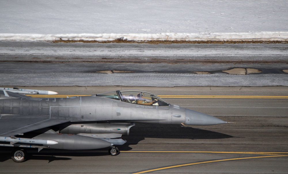 F-16s arrive to JBER for AE22