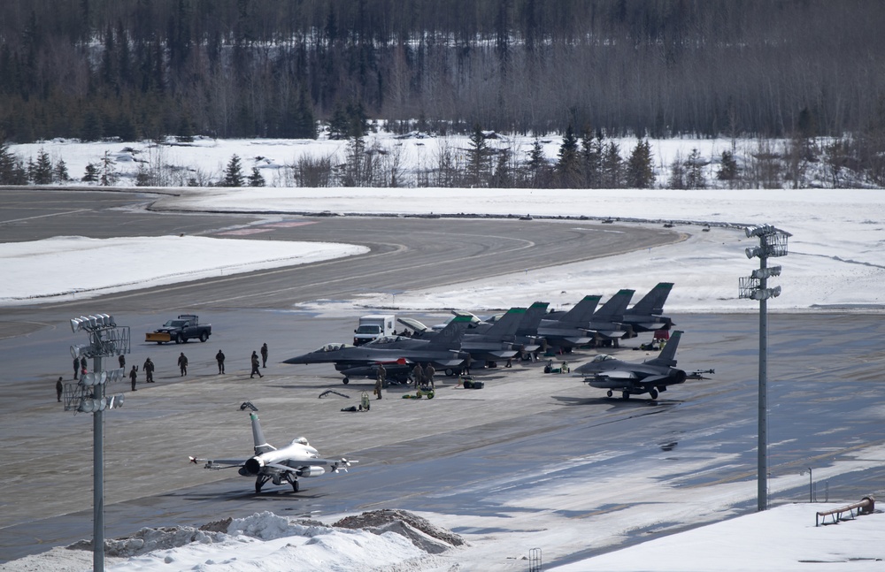 F-16s arrive to JBER for AE22