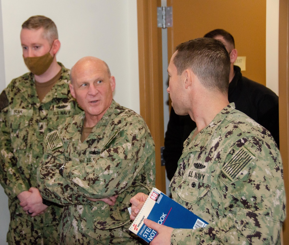 Chief of Naval Operations Visits Naval Submarine School