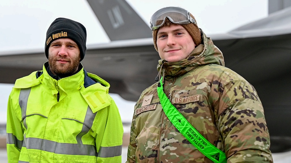 Estonian, U.S. Airmen partner to refuel U.S. F-35s