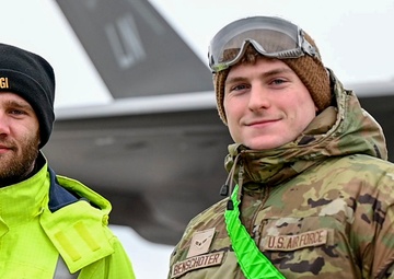 Estonian, U.S. Airmen partner to refuel U.S. F-35s