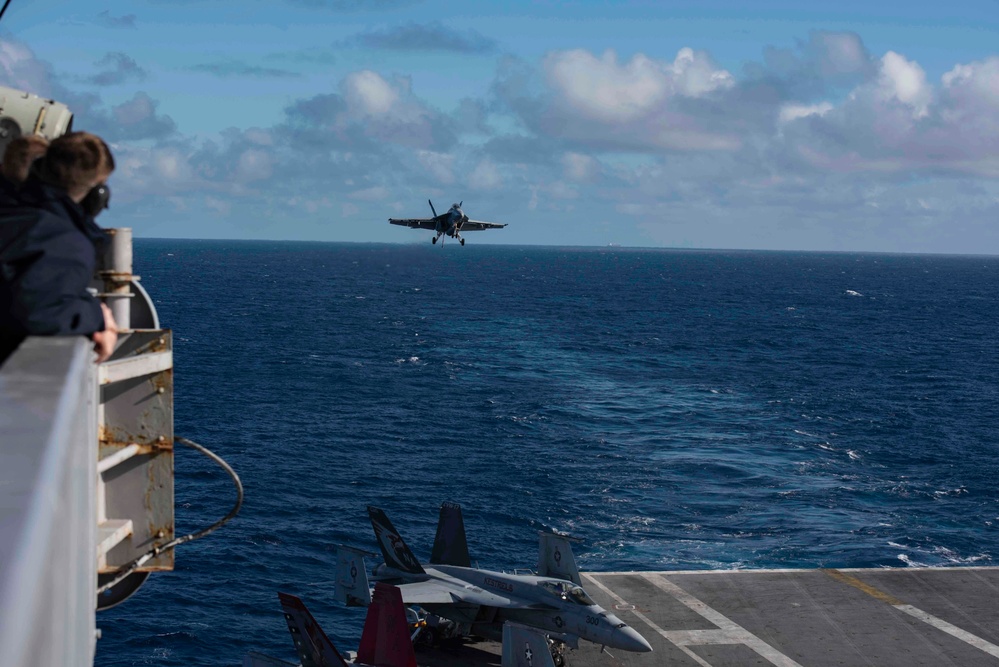 Capt. Craig Sicola Pilots An F/A-18E Super Hornet