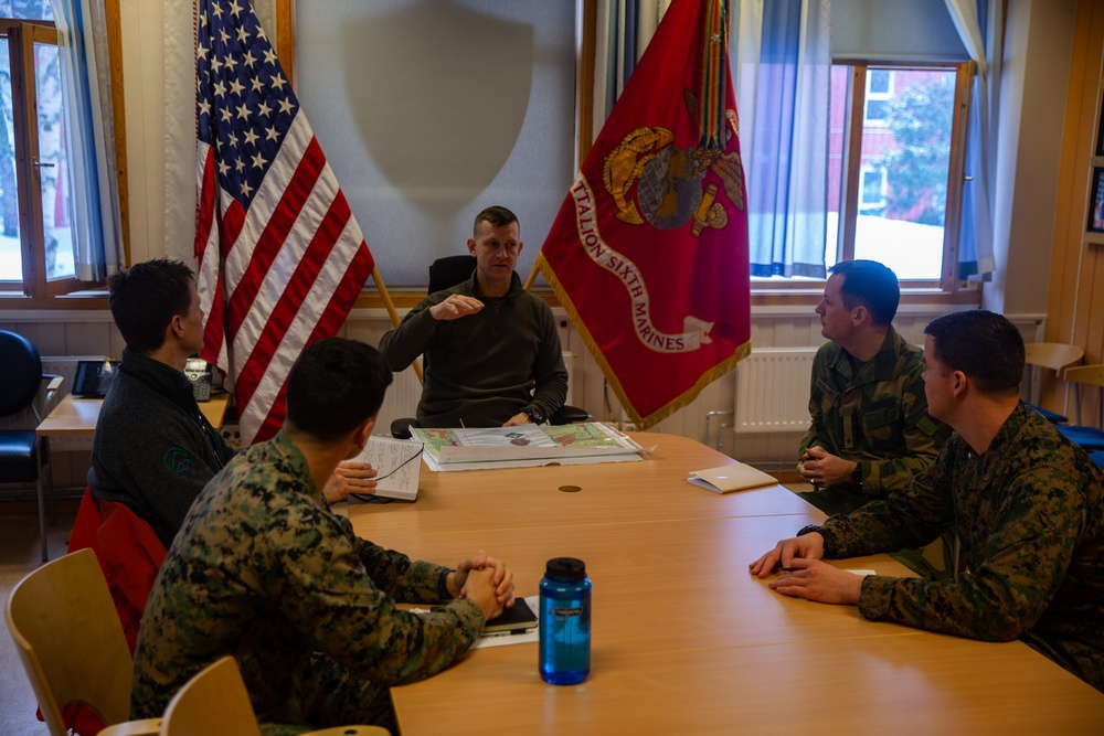 Norwegian Military Professors Visit U.S. Marines in the High North