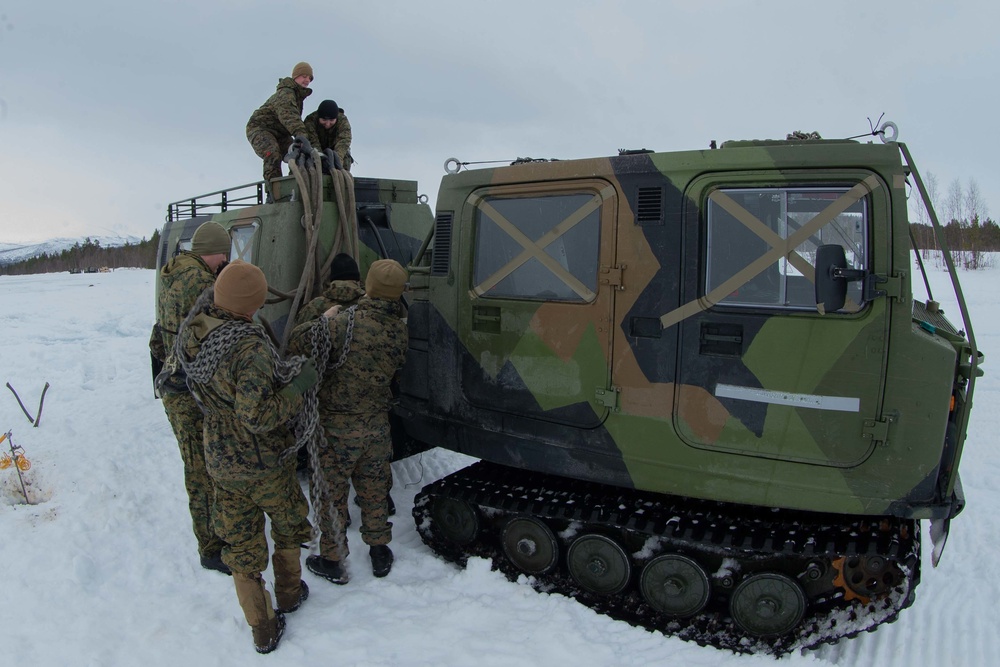 Marines With 2nd LSB Prepare for Bandvagon Lift