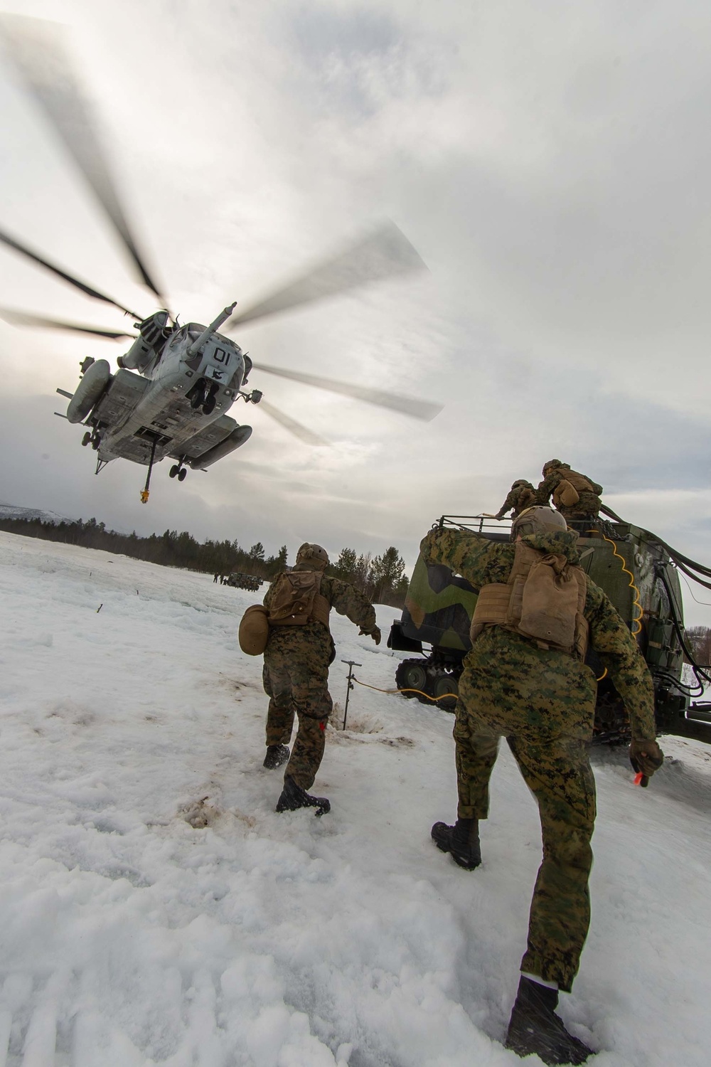 U.S. Marines Conduct CH-53E Super Stallion Bandvagon Lifts