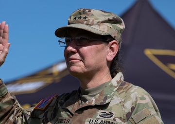 Chief of Army Reserve administers oath of enlistment in Puerto Rico