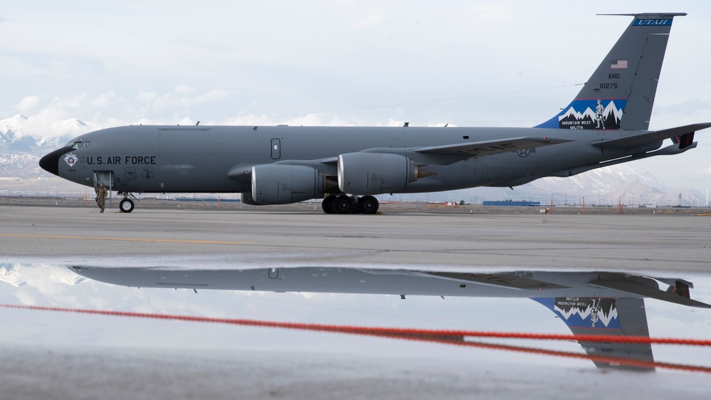 UTANG KC-135R Stratotankers participate in a readiness exercise