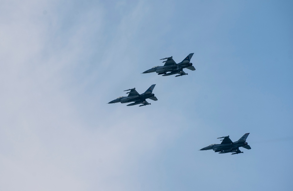 ROU, U.S. flight in honor of fallen Romanians
