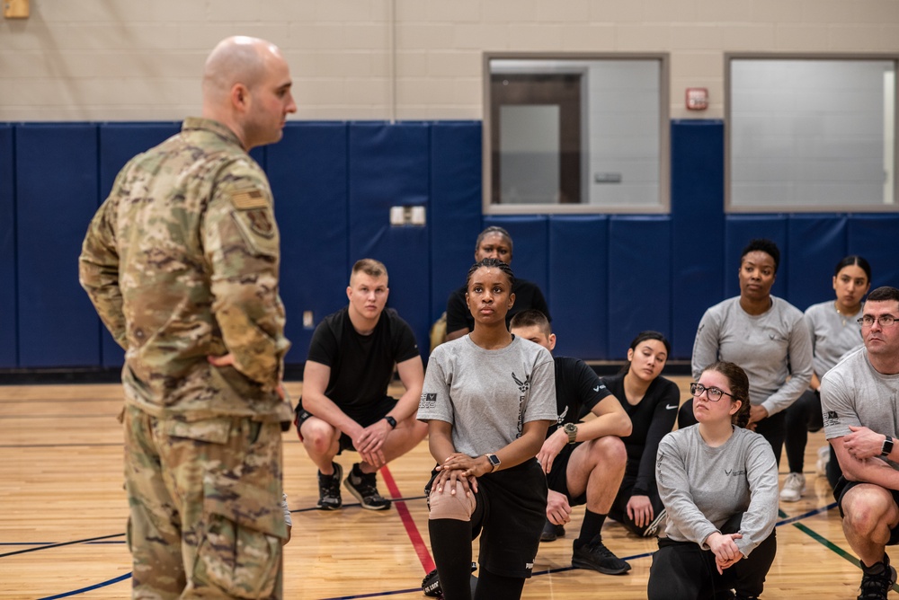 914th trainees prepare for fitness test
