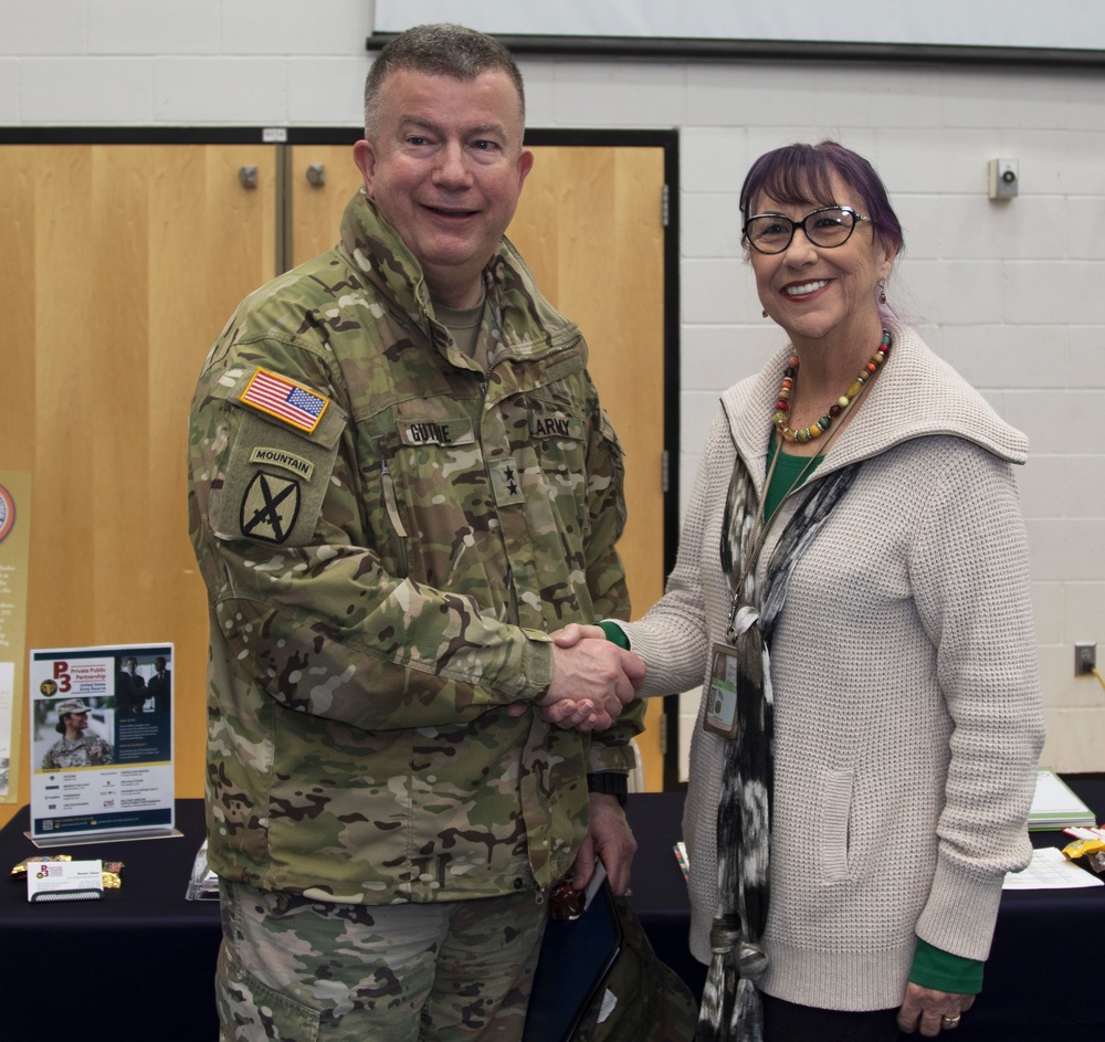 88th Readiness Division General Attends Job Fair