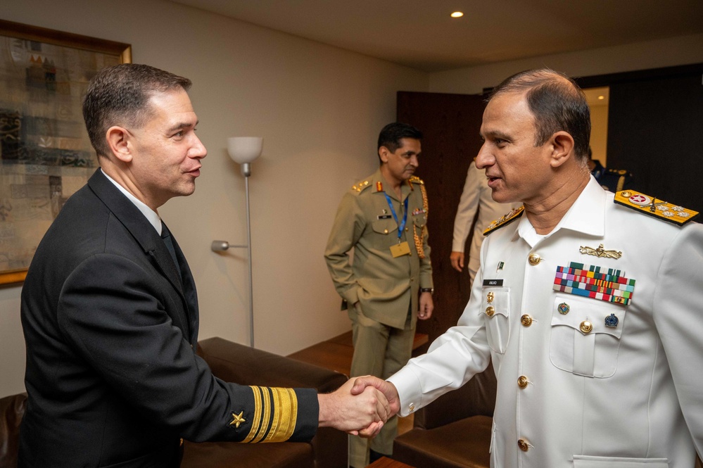 VADM Cooper Visits Riyadh