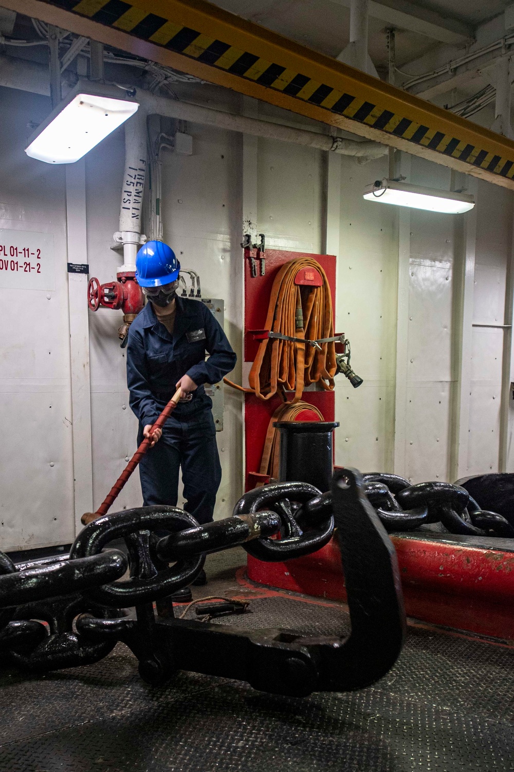 USS America Conducts Line Handling Evolutions.