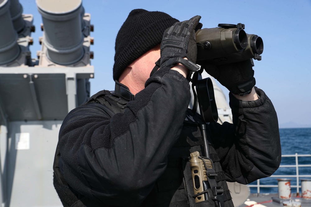Mobile Bay arrives in Sasebo