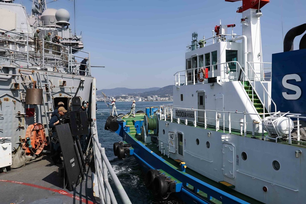 Mobile Bay arrives in Sasebo