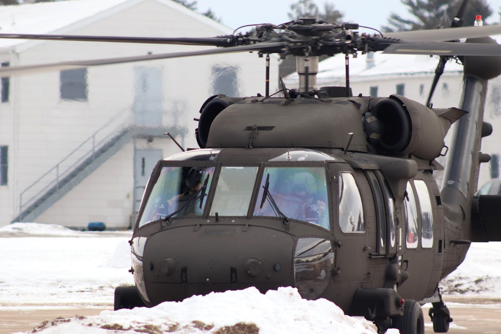 DVIDS - Images - Wisconsin National Guard aircrew supports UH-60 Black ...