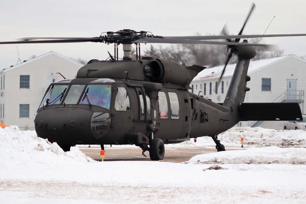 DVIDS - Images - Wisconsin National Guard aircrew supports UH-60 Black ...