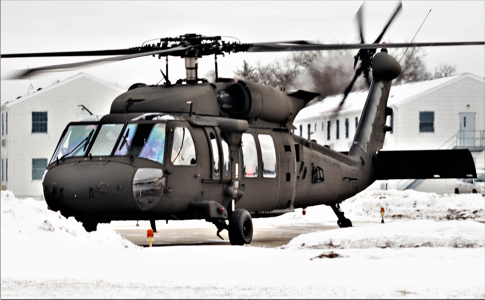 DVIDS - Images - Wisconsin National Guard aircrew supports UH-60 Black ...