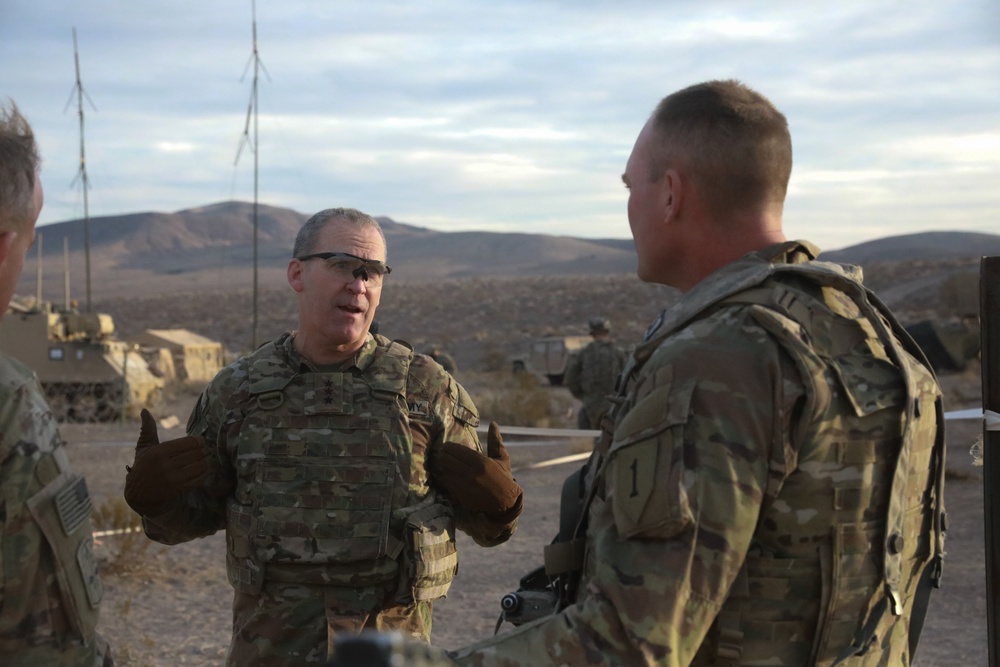 Lt. Gen. white talks with Col. Smith