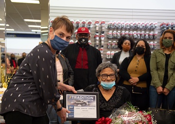 Norfolk Navy Exchange Employee Receives Service Award