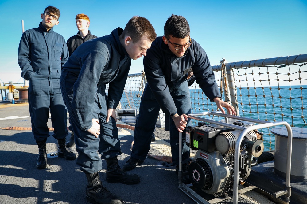 USS The Sullivans (DDG 68) - Rescue and Assist