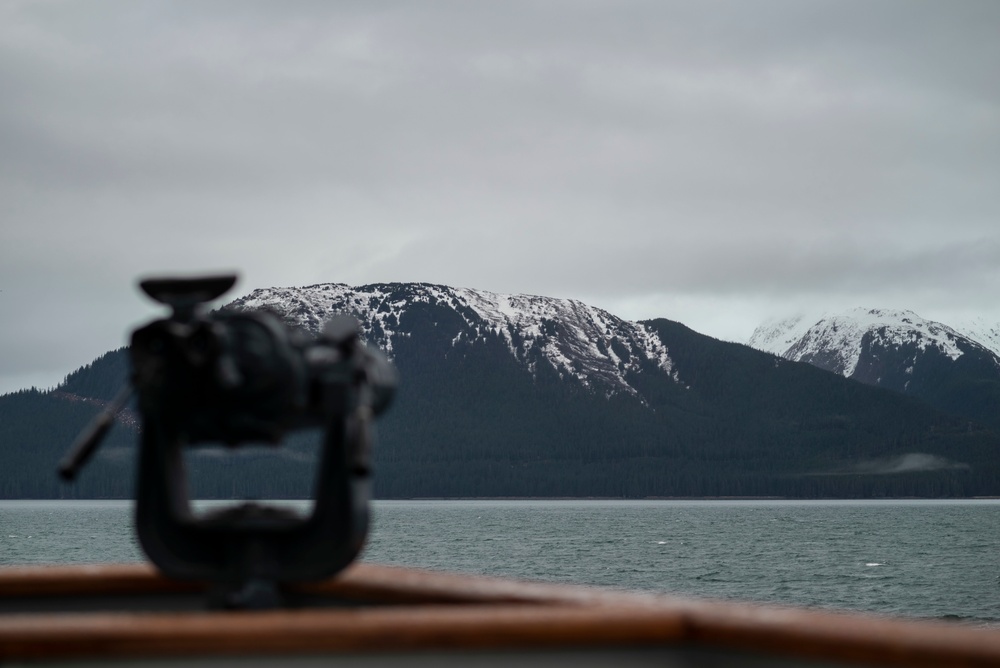 Her Majesty's Canadian Ship Brandon enters Juneau for AE22