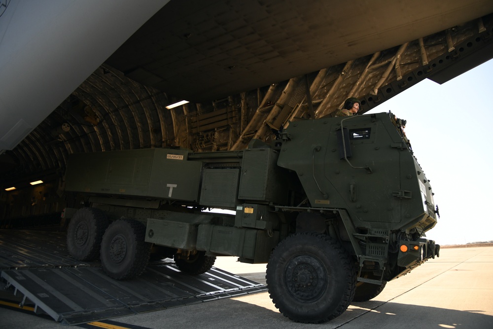 182nd Field Artillery loads HIMARs on C-17 at Selfridge