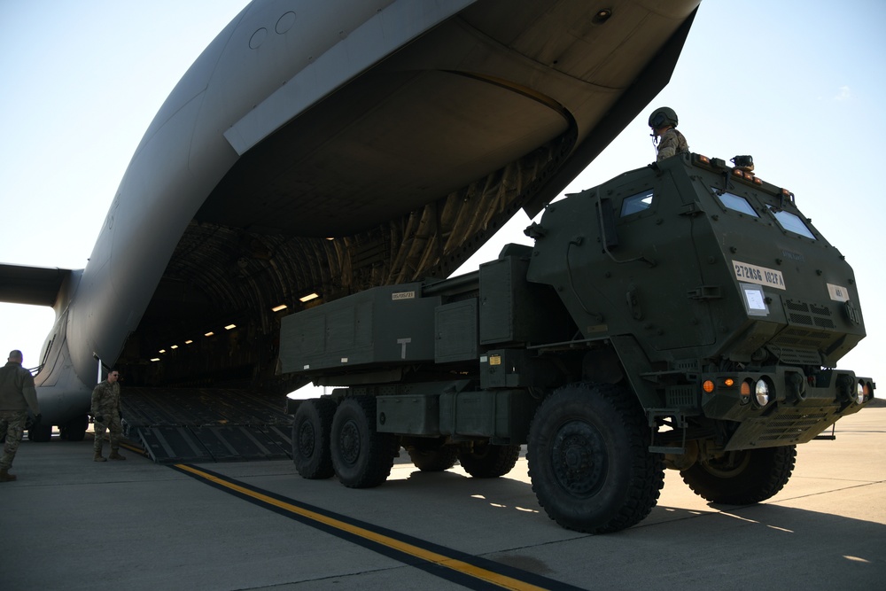 182nd Field Artillery loads HIMARs on C-17 at Selfridge