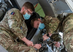 UK maintainers attend 373 TRS Det 3 C-17 engine change class
