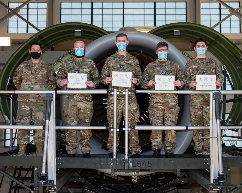UK maintainers attend 373 TRS Det 3 C-17 engine change class