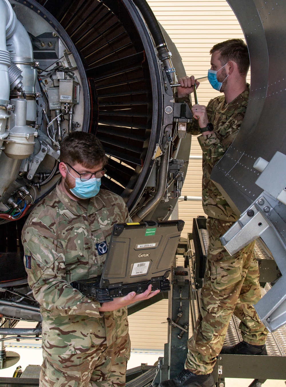 UK maintainers attend 373 TRS Det 3 C-17 engine change class