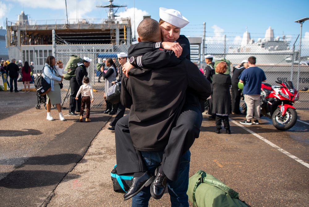 USS Essex ARG returns to San Diego