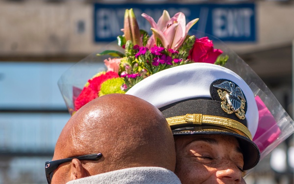 USS Essex ARG returns to San Diego