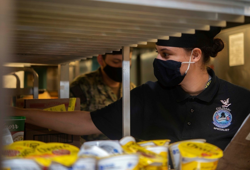 CS3 Medina Cruz stocks shelves