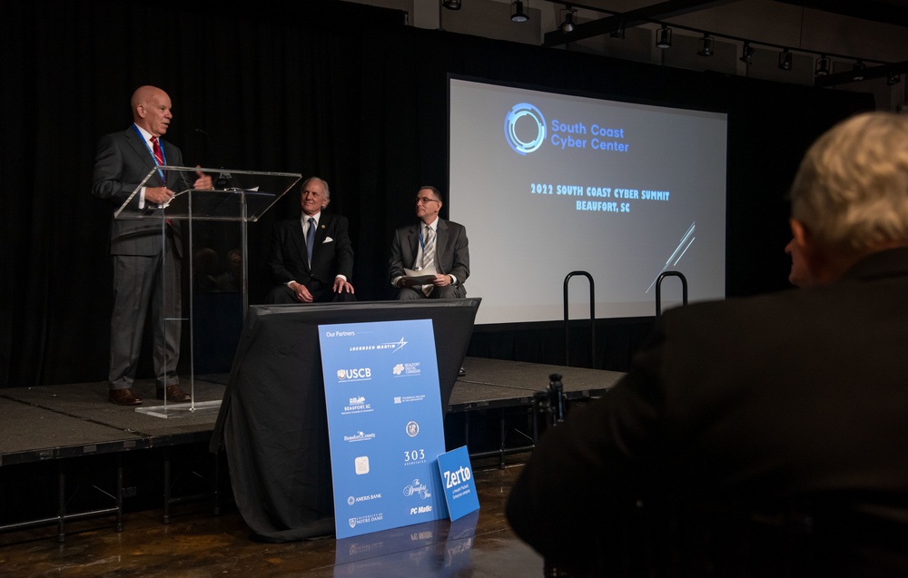 NIWC Atlantic Enters Education Partnership Agreement with South Coast Cyber Center