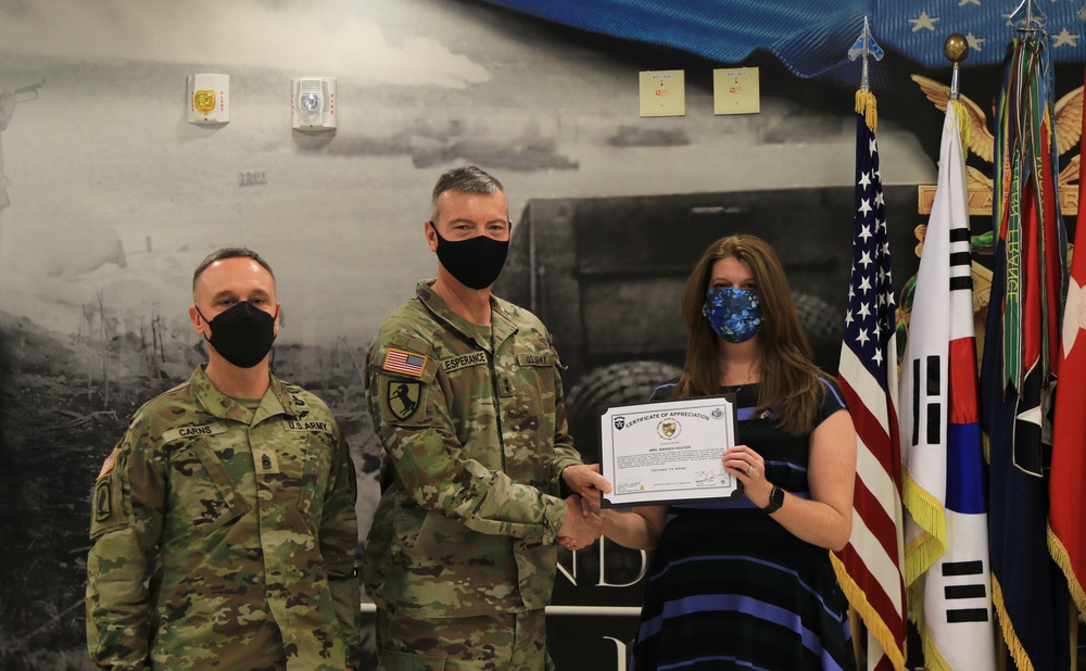 2ID Awards Volunteers for their Efforts