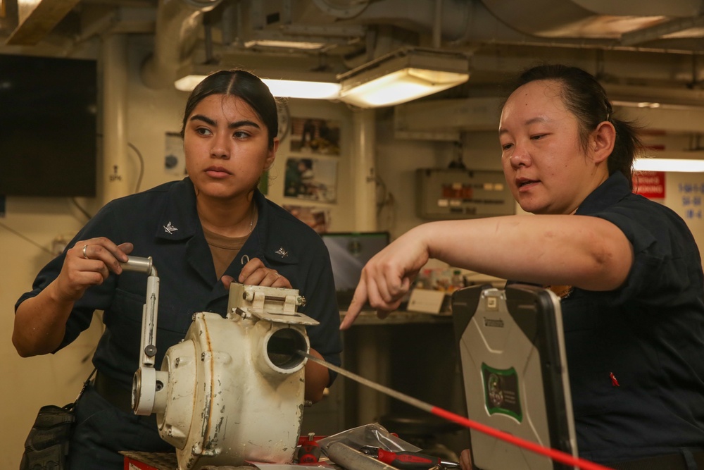 Abraham Lincoln Sailors conduct maintenance