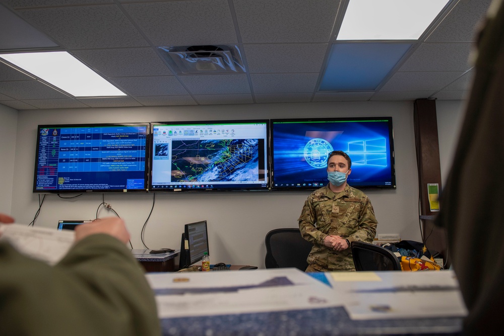 4th OSS Airmen predict weather forecasts.