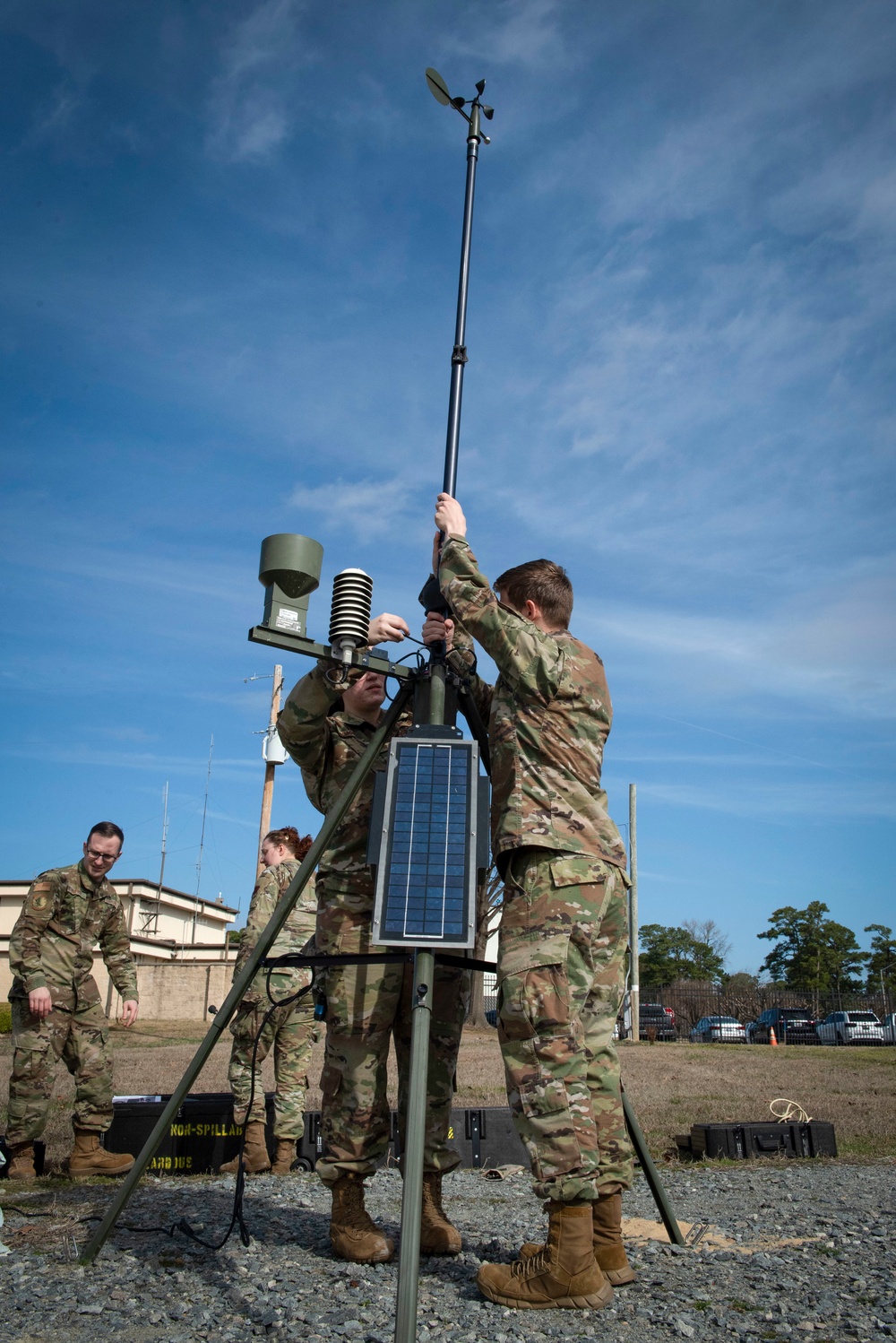 4th OSS Airmen predict weather forecasts.
