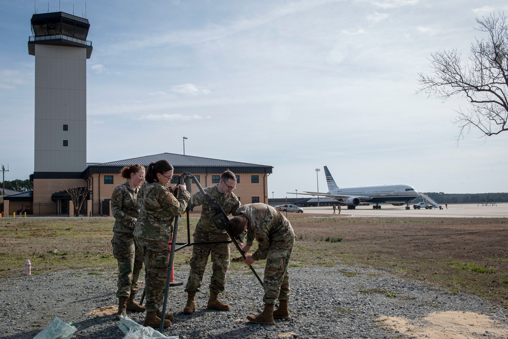 4th OSS Airmen predict weather forecasts.