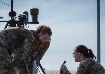4th OSS Airmen predict weather forecasts.