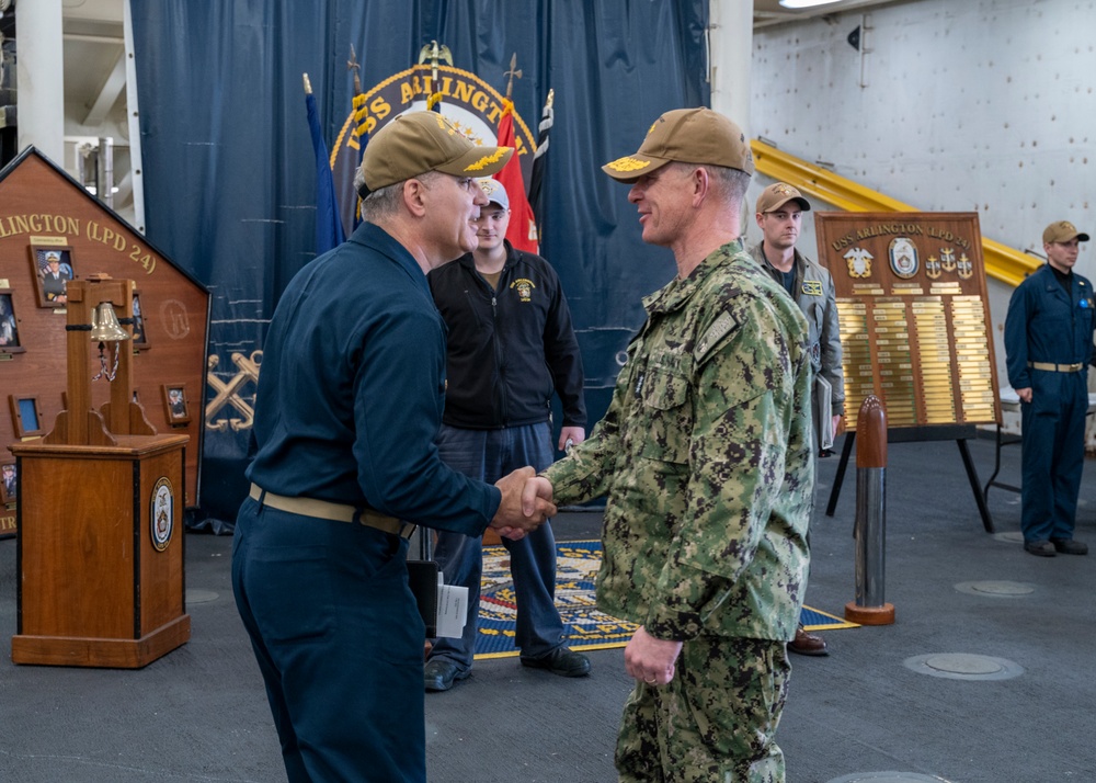 2nd Fleet Commander visits USS Arlington